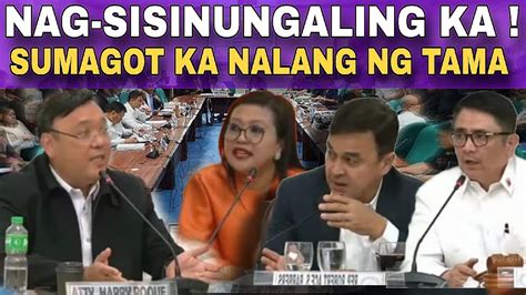 Binulatlat ni Katkat Ang Bilat Para Ipakita ang Pink .